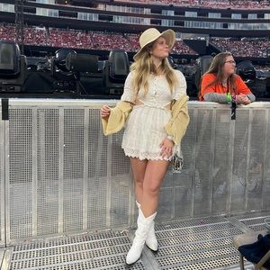 Meet your Posher, Caroline